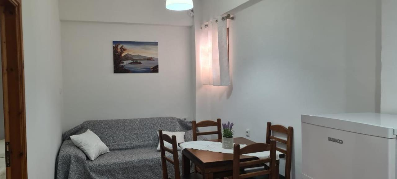 Apart-Hotel Llazari Himarë Pokoj fotografie