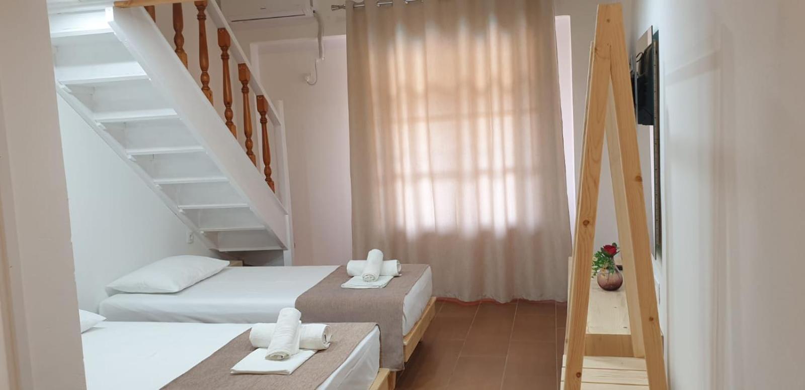 Apart-Hotel Llazari Himarë Pokoj fotografie