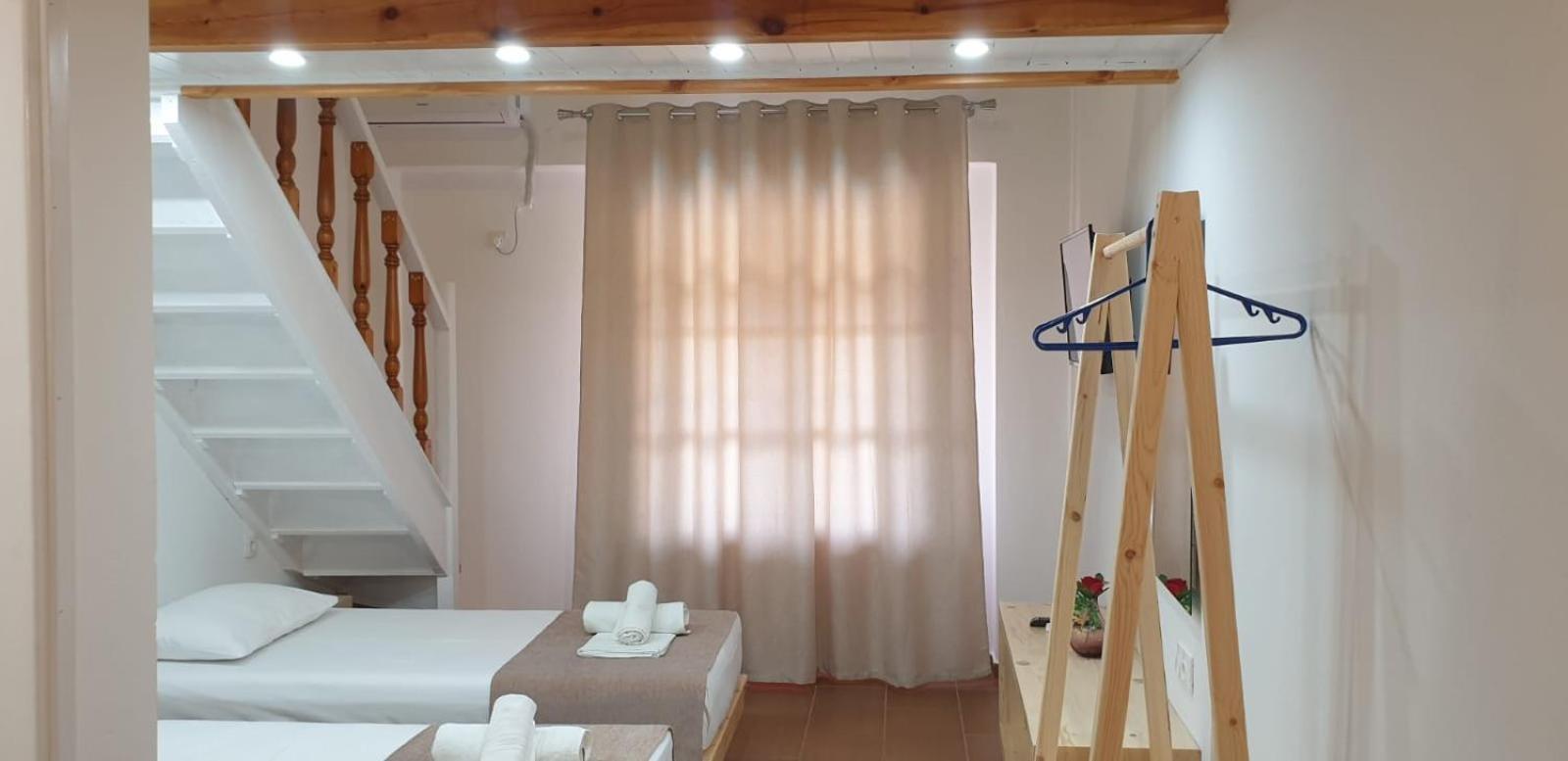 Apart-Hotel Llazari Himarë Pokoj fotografie