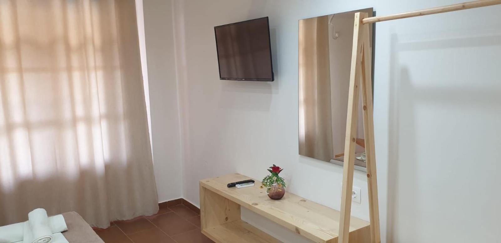 Apart-Hotel Llazari Himarë Pokoj fotografie